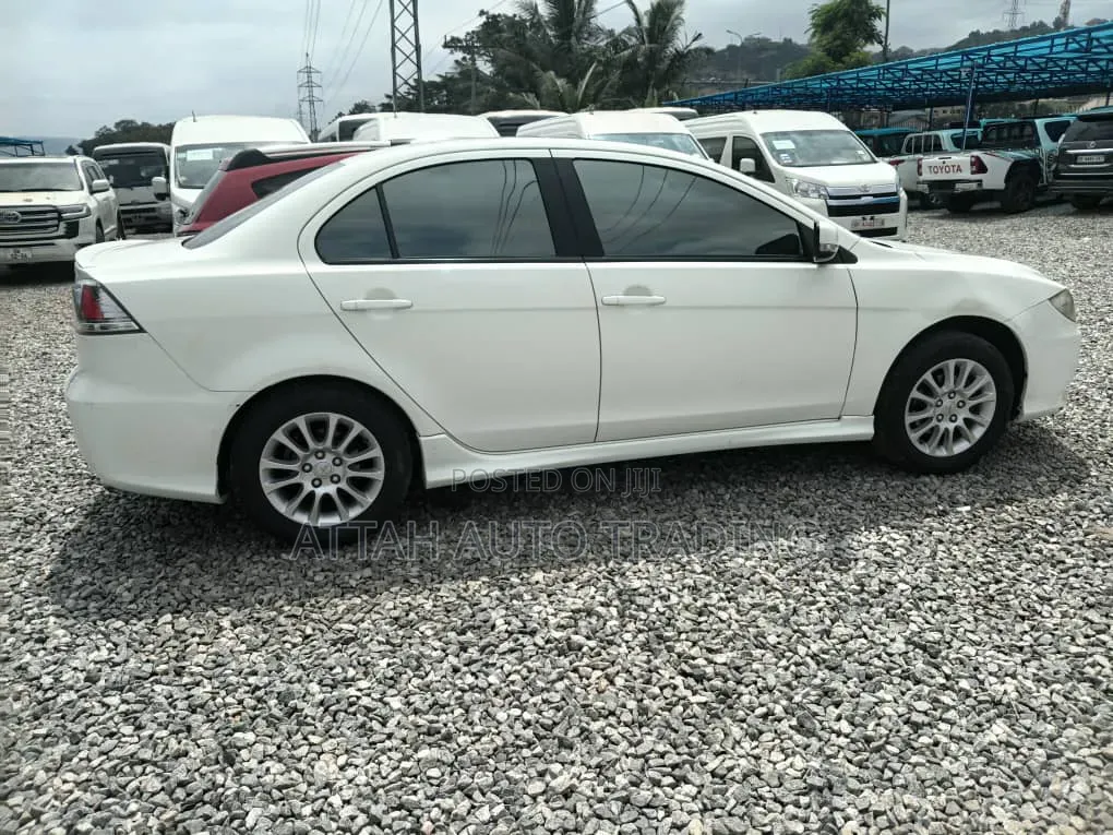 Mitsubishi Nativa 2010 White