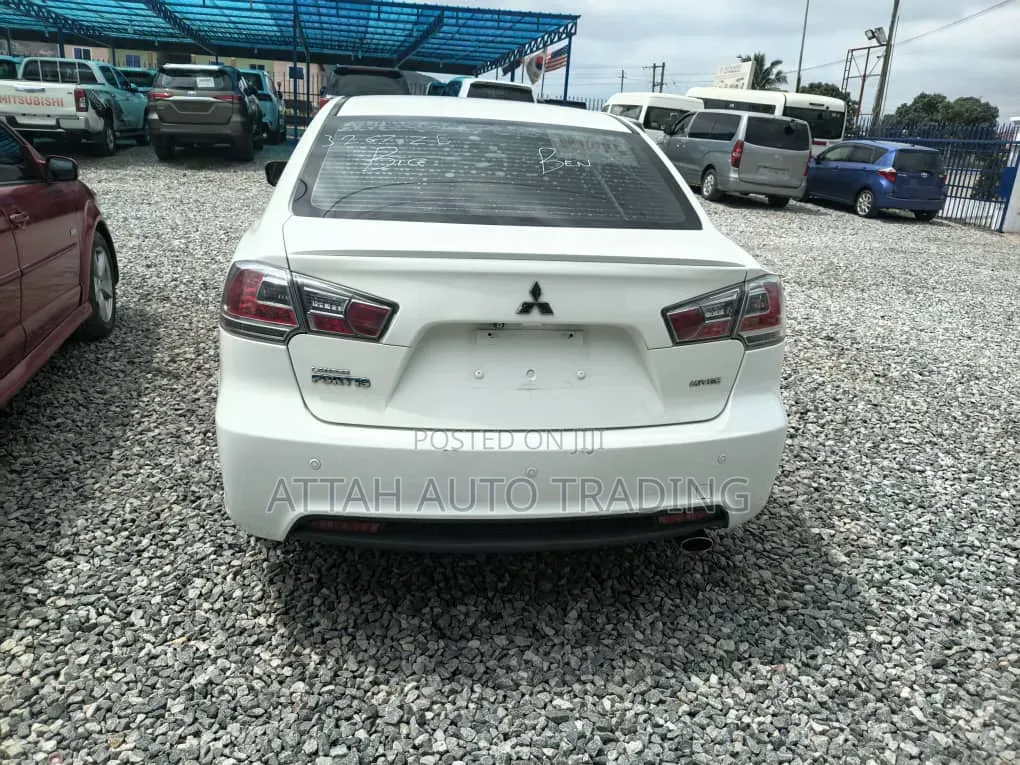 Mitsubishi Nativa 2010 White