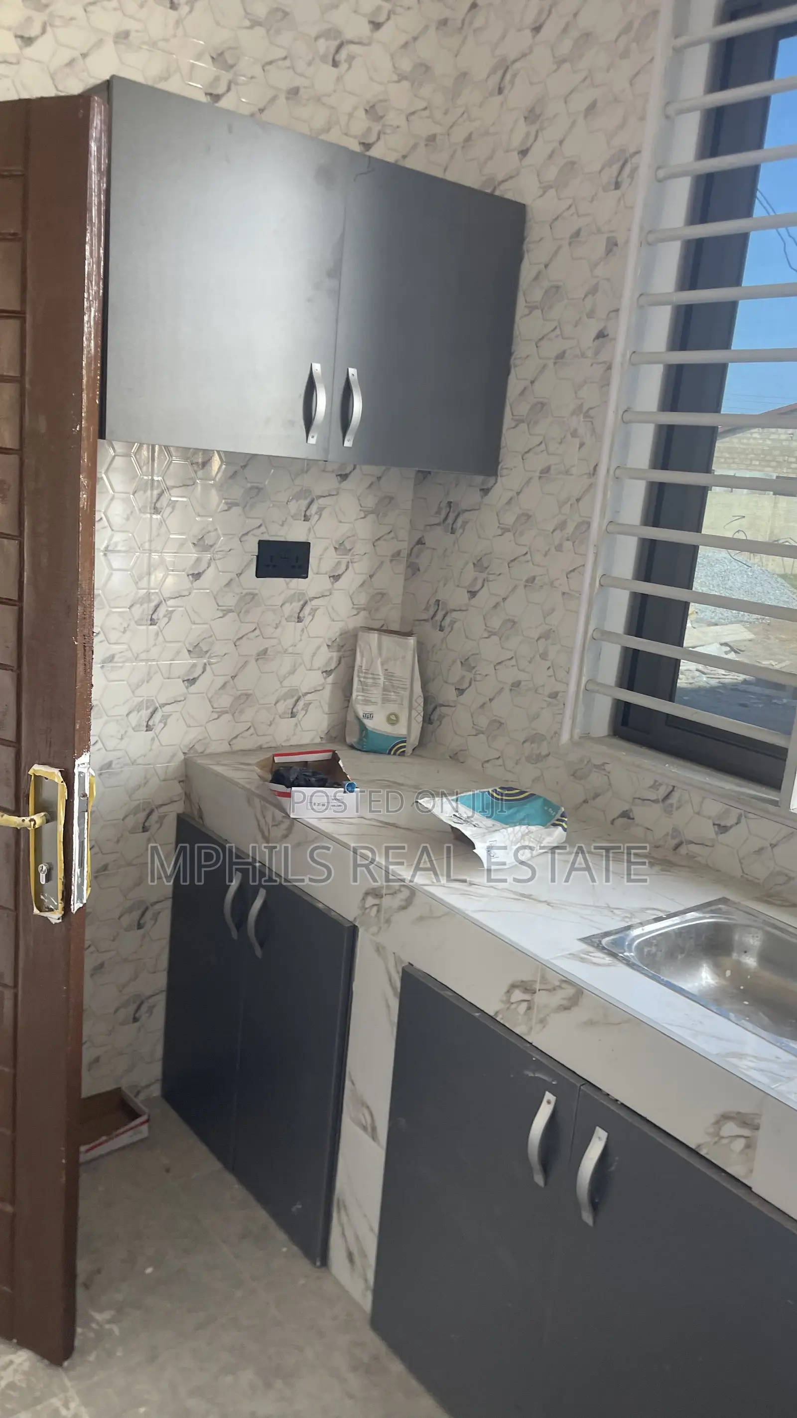 1bdrm Block of Flats in Mphils, CP for rent