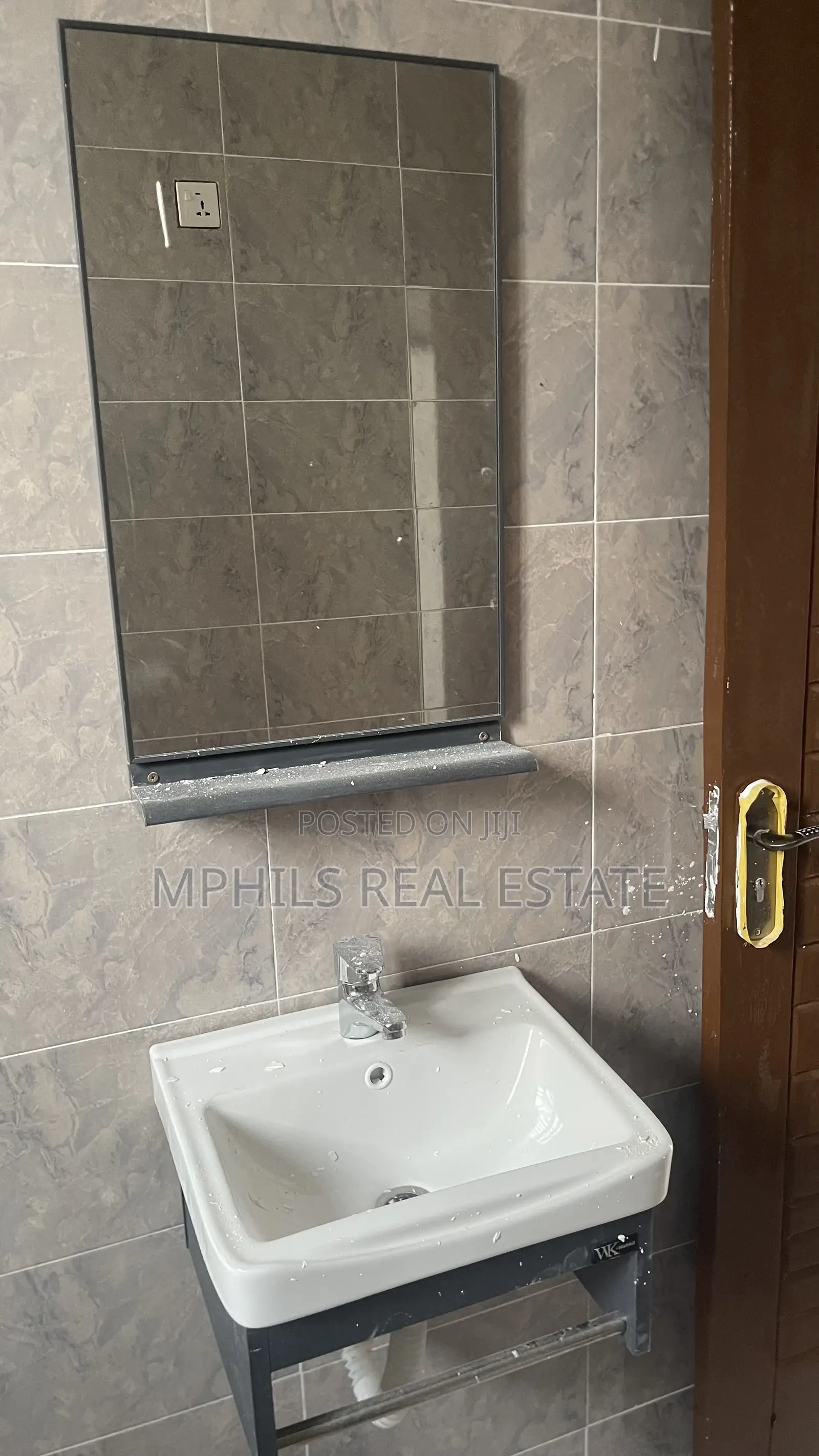 1bdrm Block of Flats in Mphils, CP for rent