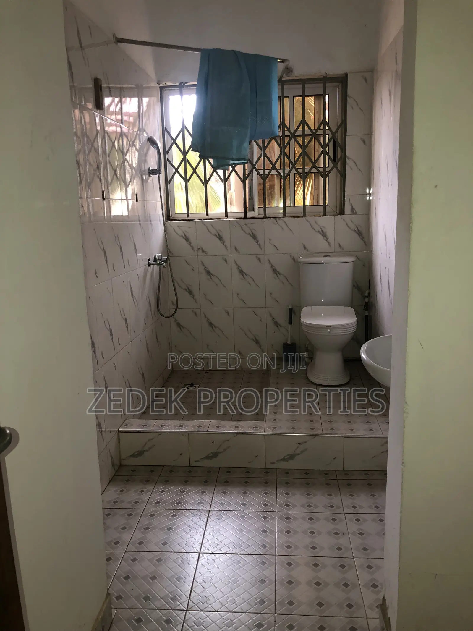 2bdrm Apartment in Kwabenya Acp for rent