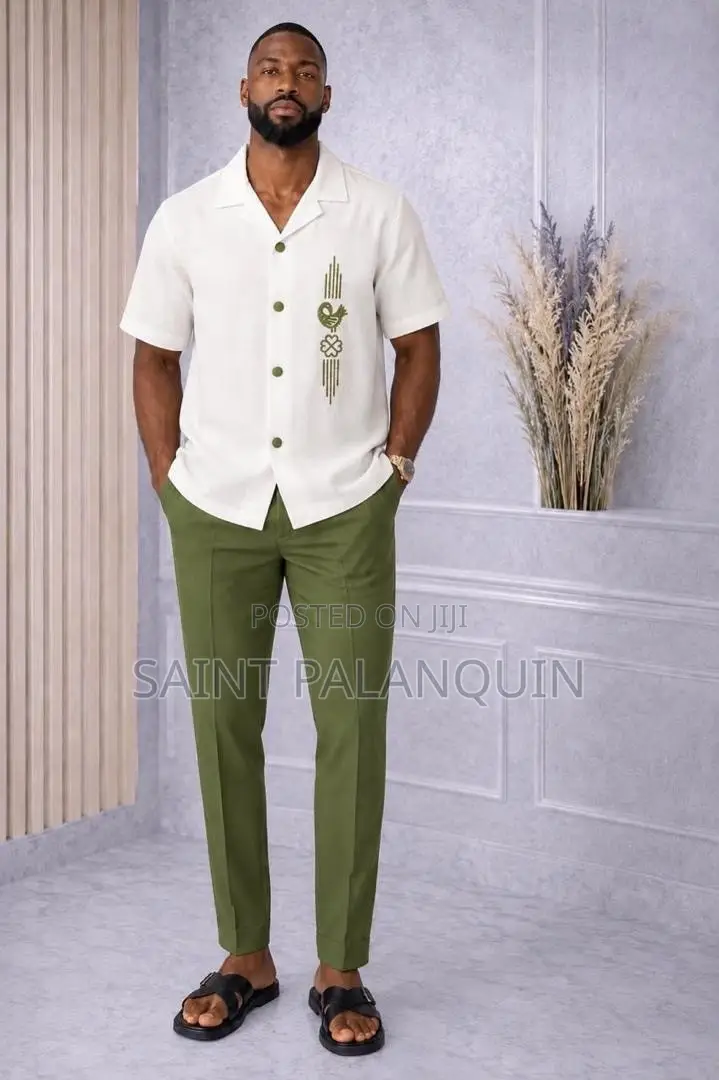 Two-Piece Men's Outfit  a Short-Sleeved White Button-U Green Botanical