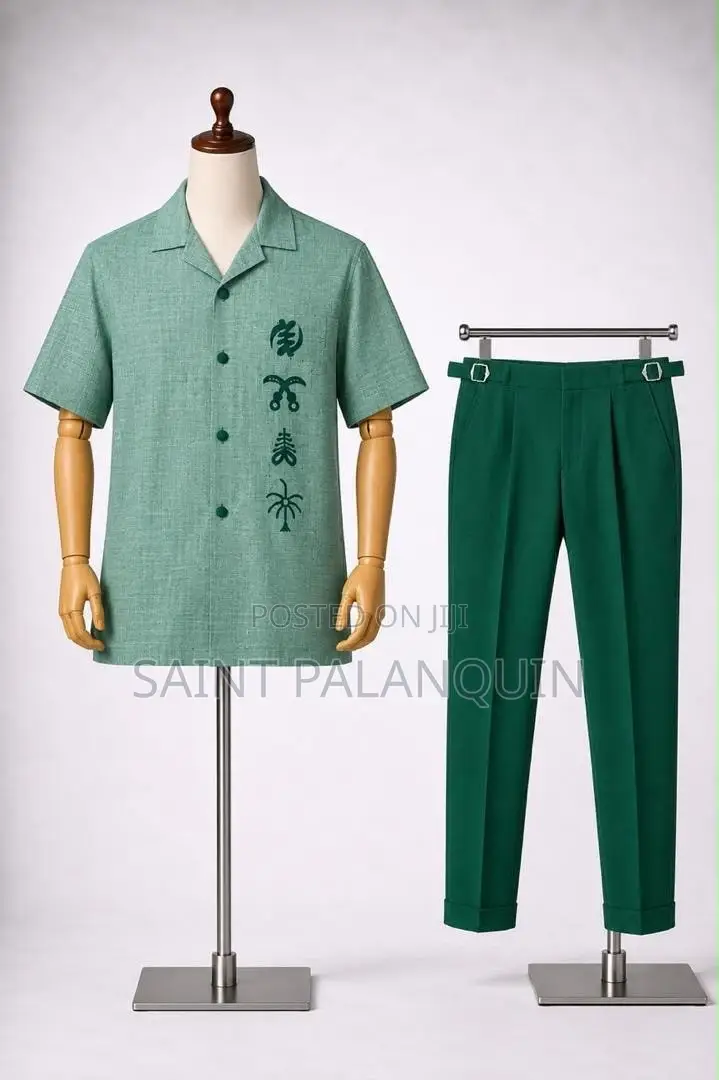 Stylish Men's Two-Piece Set Featuring a Light Green Camp-Collar