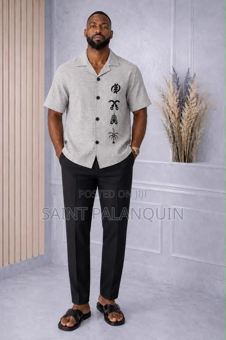 Men's Two-Piece Set Featurin a Light Grey Short-Sleeve Button-Up Shirt