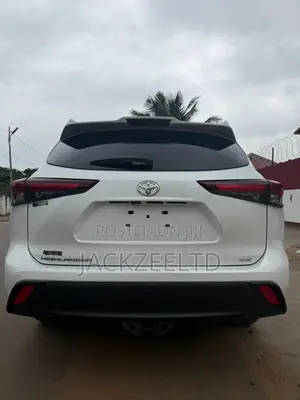 Toyota Highlander XLE AWD 2024 White