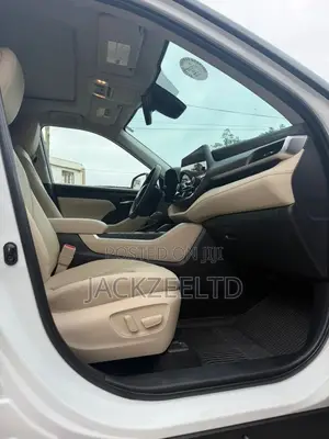 Toyota Highlander XLE AWD 2024 White