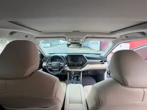 Toyota Highlander XLE AWD 2024 White