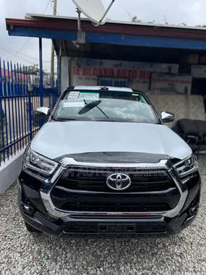 New Toyota Hilux 2025 Black