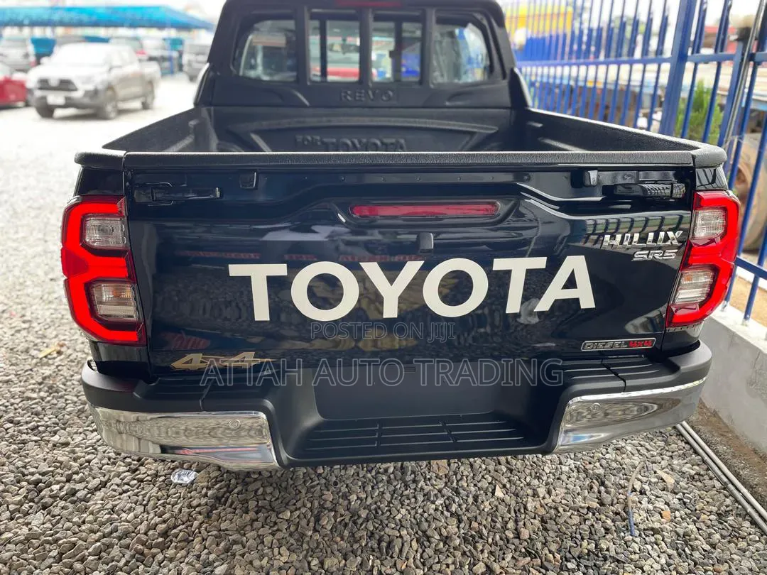New Toyota Hilux 2025 Black