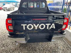New Toyota Hilux 2025 Black