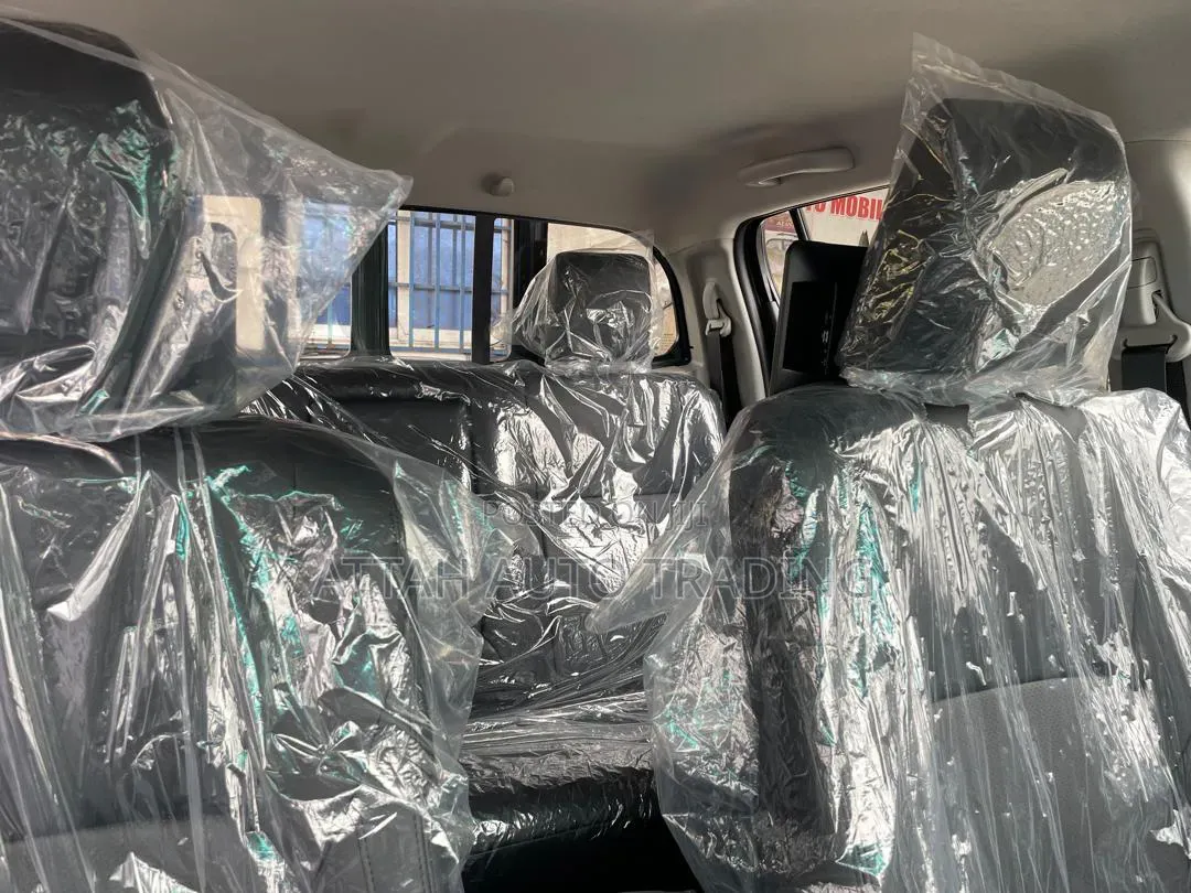 New Toyota Hilux 2025 Black