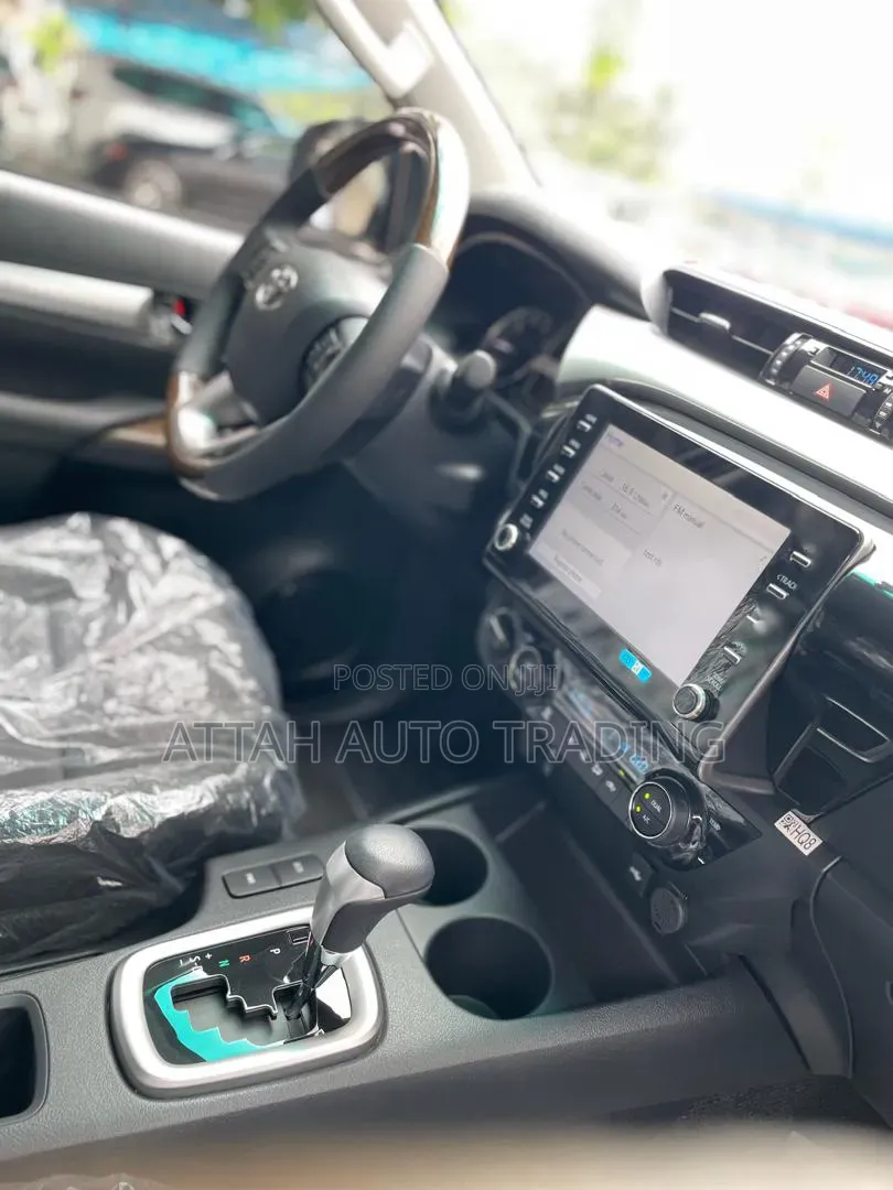 New Toyota Hilux 2025 Black