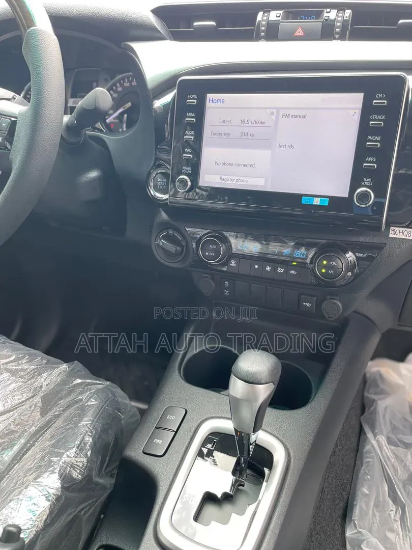 New Toyota Hilux 2025 Black