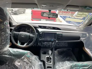 New Toyota Hilux 2025 Black