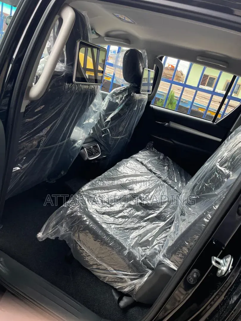 New Toyota Hilux 2025 Black