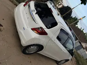 Toyota Vitz 1.3 FWD 5dr 2016 White