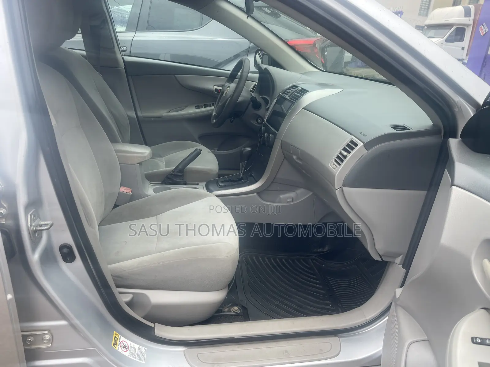 Toyota Corolla 2010 Silver