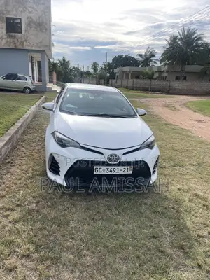 Toyota Corolla SE 4dr Sedan (1.8L 4cyl CVT) 2017 White