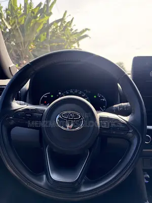 Toyota Yaris Cross 1.5 Hybrid AWD 2022 Gray