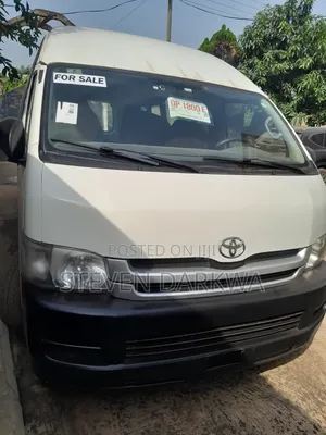 Toyota HiAce 2013 White