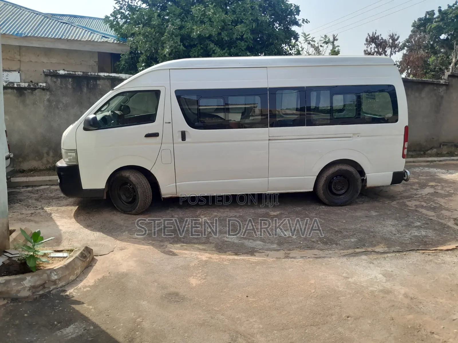 Toyota HiAce 2013 White