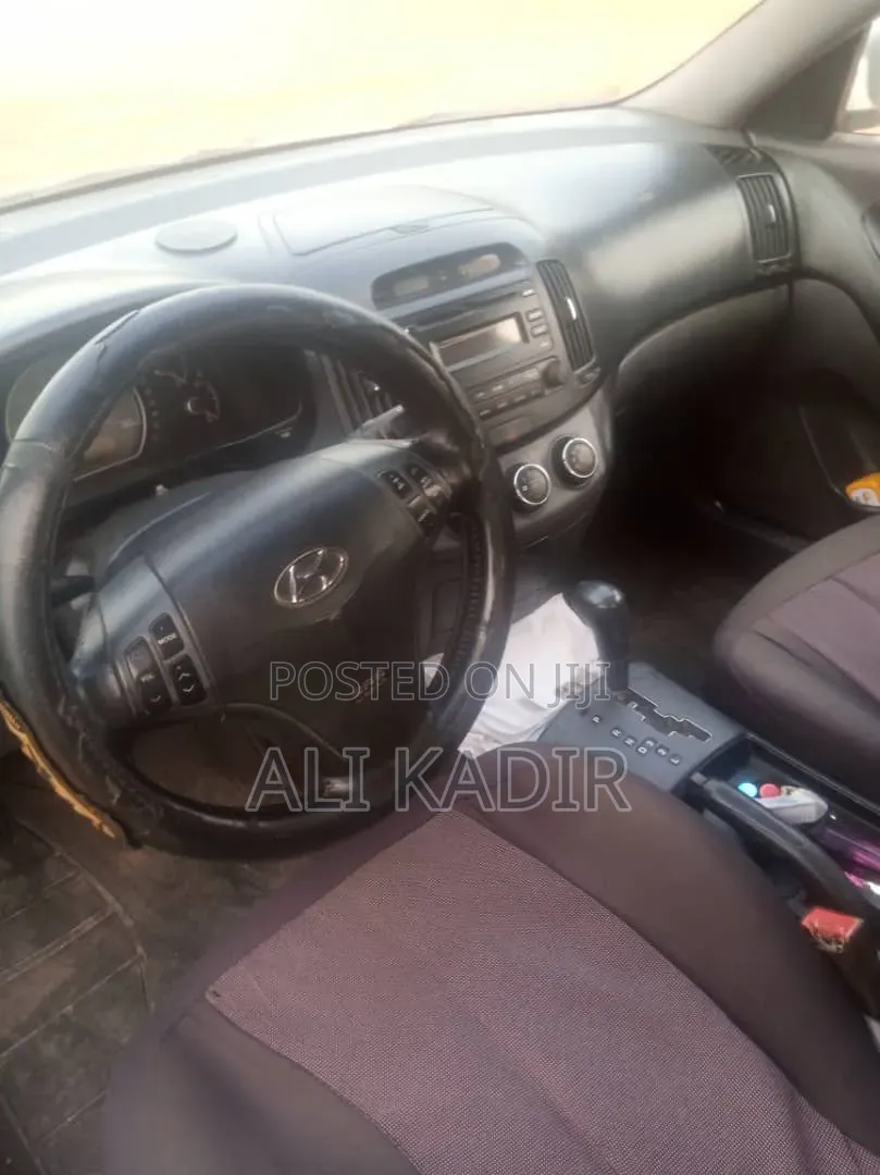 Hyundai Elantra 2010 Silver