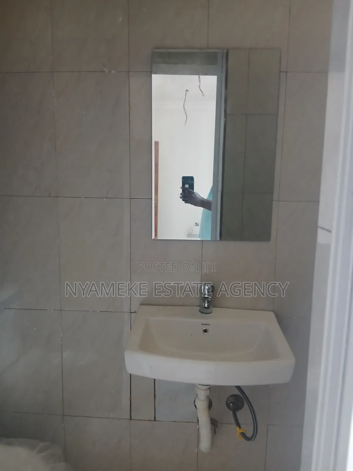 2bdrm Apartment in Ebeneza, Exhibition for rent