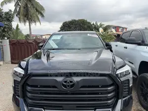 Toyota Tundra Limited CrewMax 4WD SB w/5.5' Bed 2026 Black