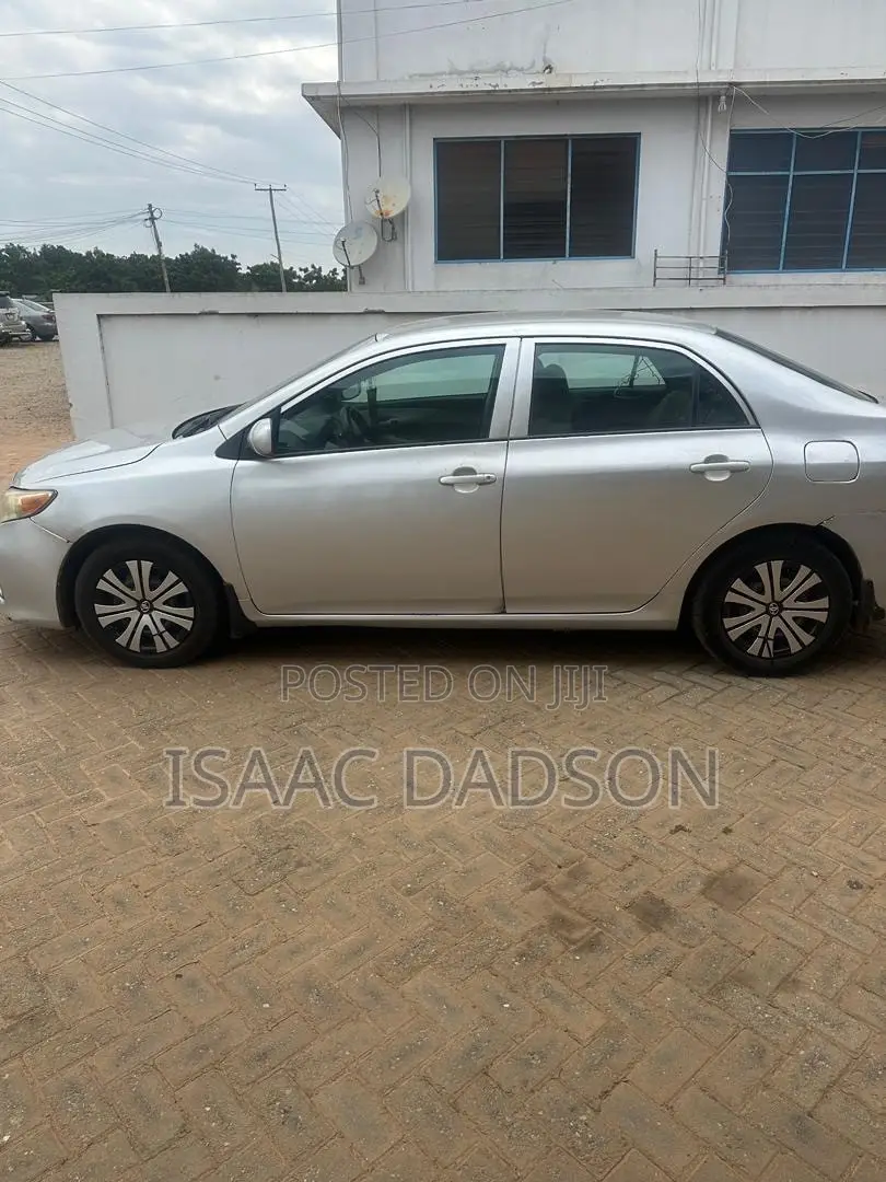 Toyota Corolla L 4-Speed Automatic 2013 Silver