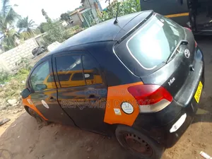 Toyota Vitz 2010 Black