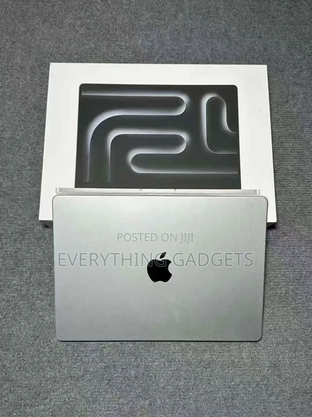 New Laptop Apple MacBook Pro 2024 M3 8GB Apple M3 SSD 512GB
