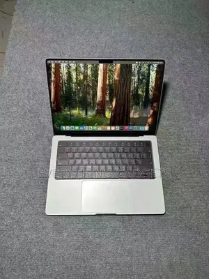 New Laptop Apple MacBook Pro 2024 M3 8GB Apple M3 SSD 512GB