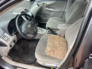 Toyota Corolla L 4-Speed Automatic 2013 Gray