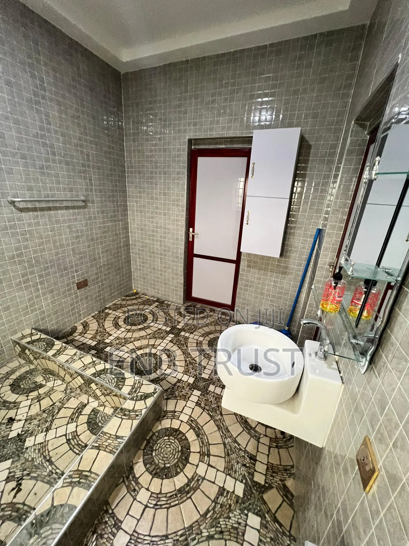 5bdrm Duplex in Ablekuma, Olebu for sale