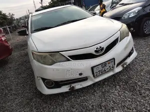 Toyota Camry SE 4dr Sedan (2.5L 4cyl 6A) 2012 White