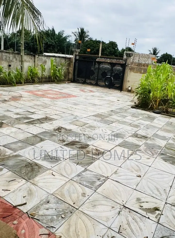 5bdrm House in Olebu, Ablekuma for sale