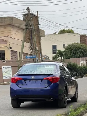 Toyota Corolla SE (1.8L 4cyl 2A) 2018 Blue
