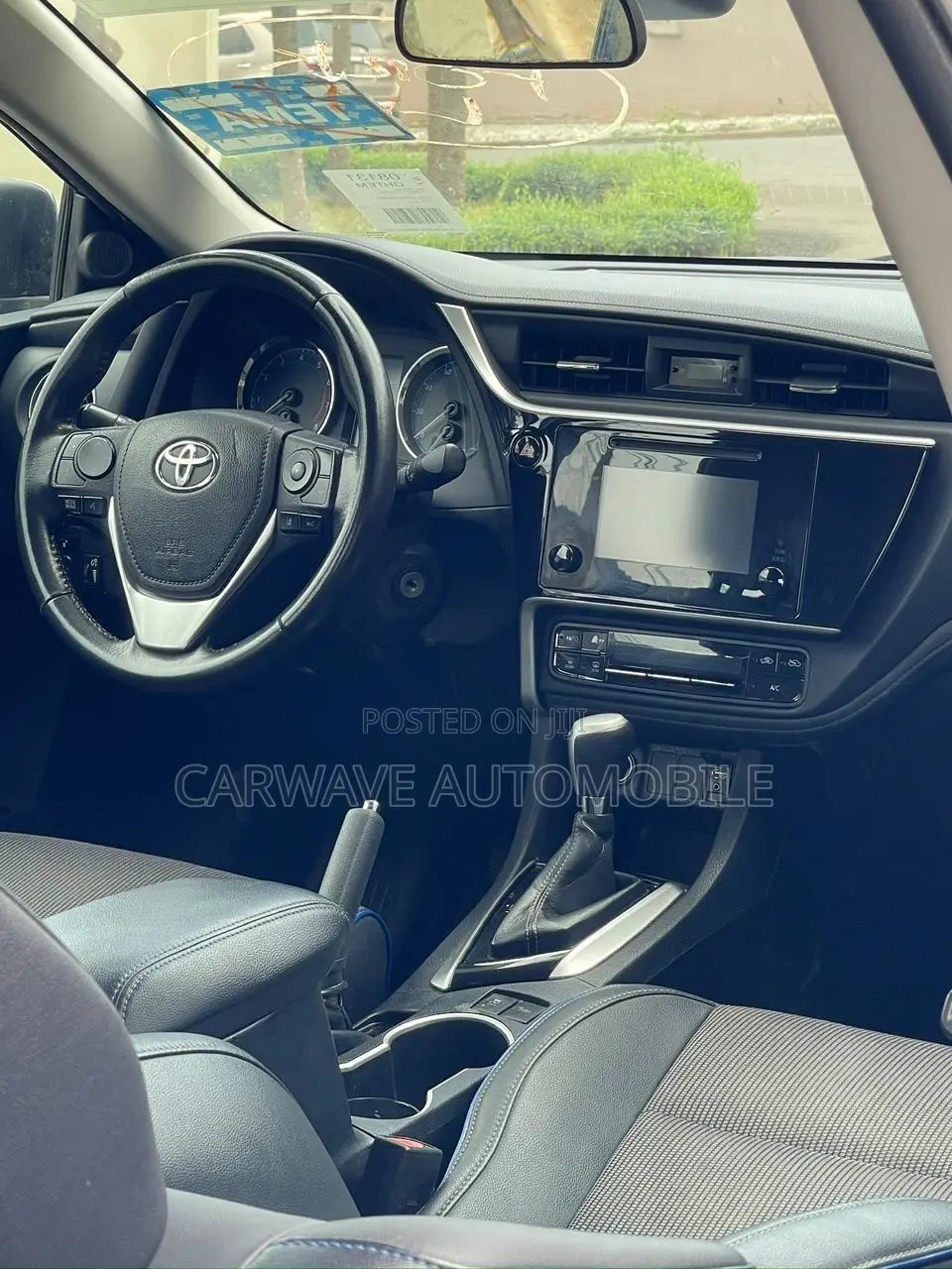 Toyota Corolla SE (1.8L 4cyl 2A) 2018 Blue