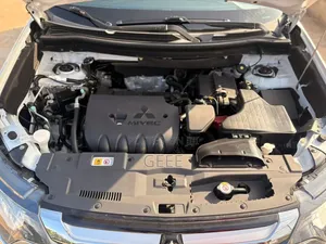 Mitsubishi Outlander 2018 White