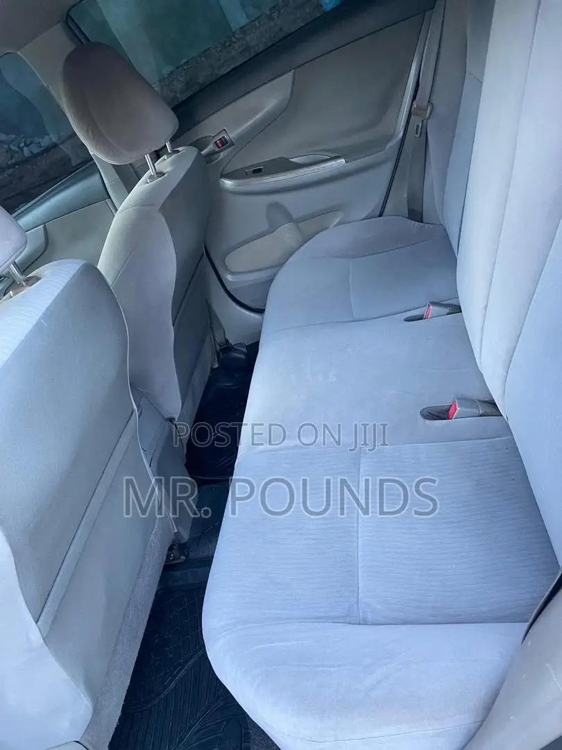Toyota Corolla 2010 Silver