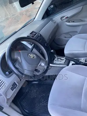 Toyota Corolla 2010 Silver