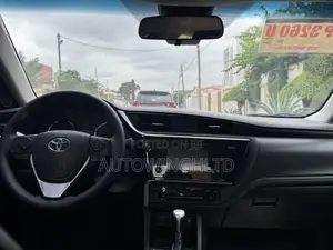 Toyota Corolla SE (1.8L 4cyl 2A) 2018