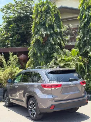 Toyota Highlander SE 2019 Gray