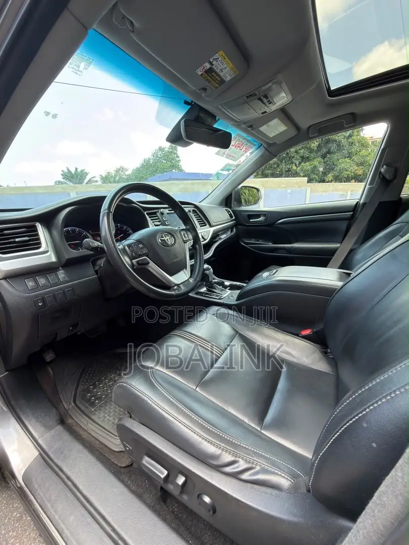 Toyota Highlander SE 2019 Gray