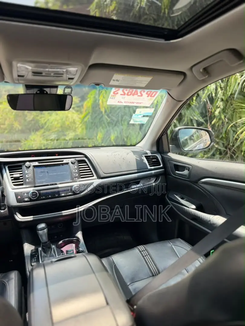 Toyota Highlander SE 2019 Gray