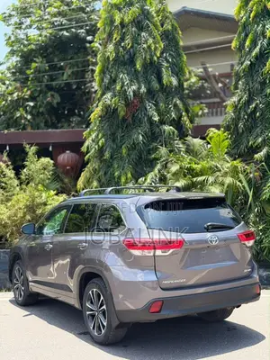 Toyota Highlander SE 2019 Gray
