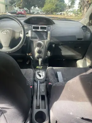 Toyota Vitz 2010 Black
