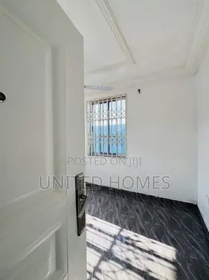 2bdrm House in West Hills Mall Area for sale