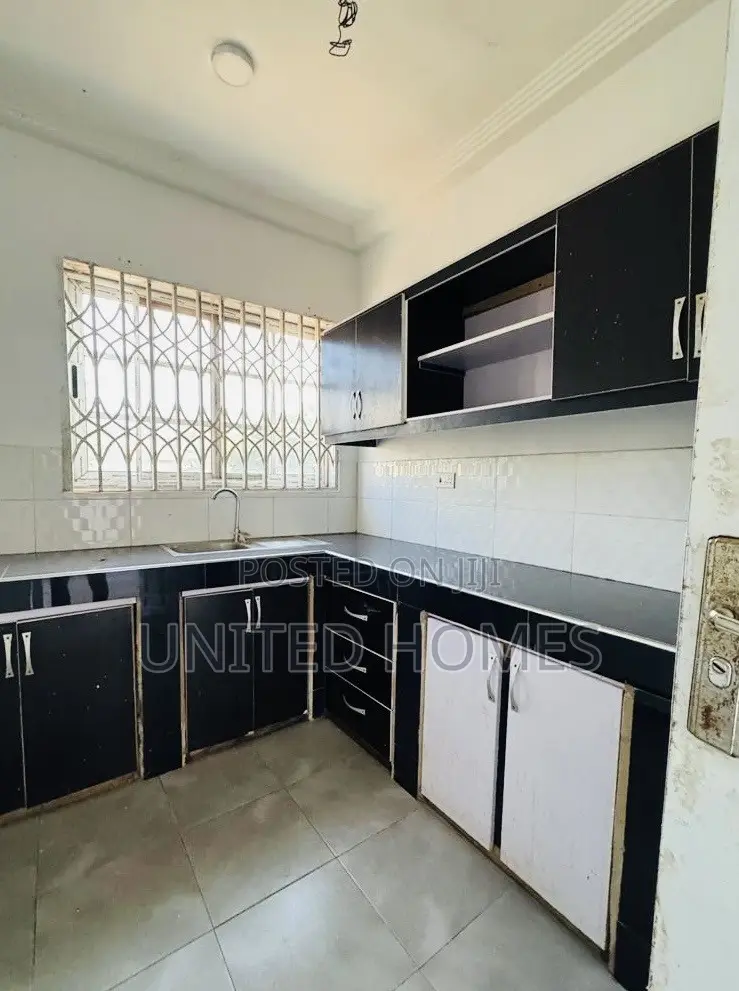 2bdrm House in West Hills Mall Area for sale