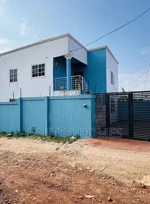 2bdrm House in West Hills Mall Area for sale